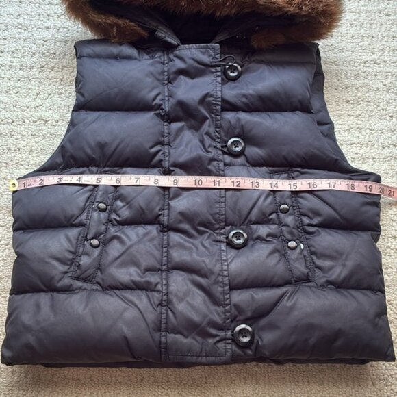 GAP Women’s Black Hooded Down Puffer Vest Faux Fur Trim Size Medium - Picture 10 of 12